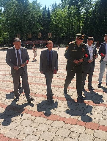 Юрий Валяев принял в регионе участие в торжественном митинге агитационно-пропагандистской акции «Мы – армия страны! Мы – армия народа!»