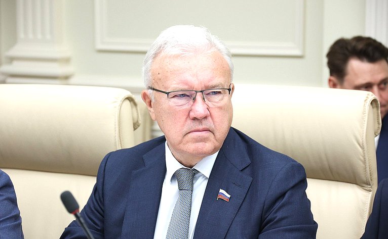 Александр Усс