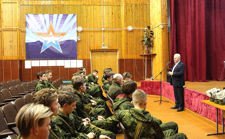 Сергей Мартынов посетил патриотический центр «Авангард» в Марий Эл