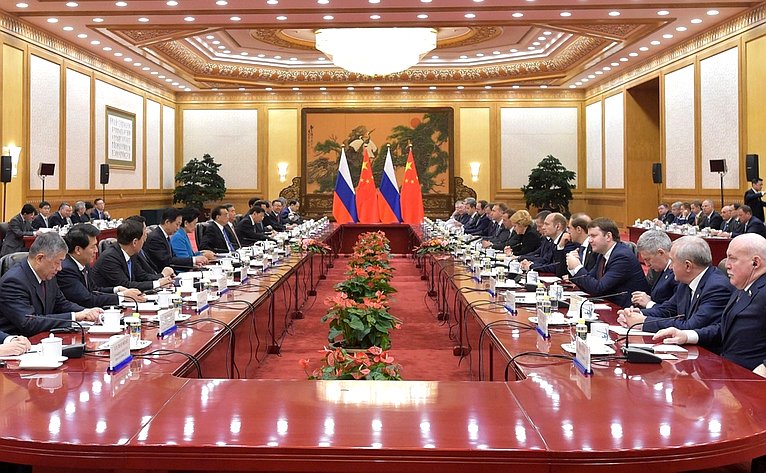 Д. Мезенцев в составе официальной делегации принял участие в мероприятиях визита Премьер-министра РФ Д. Медведева в КНР