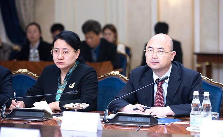 Встреча И. Умаханова с депутатом Всекитайского собрания народных представителей Китайской Народной Республики Кон Тао