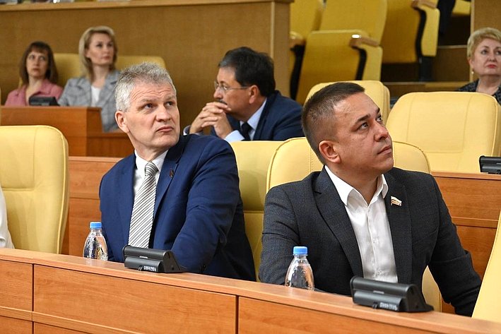 Айрат Гибатдинов в ходе поездки в регион принял участие в дискуссионной площадке на тему «Формирование онконастороженности и противостояние онкологической угрозе в Российской Федерации»