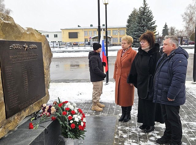 Ольга Бас в ЛНР приняла участие в открытии обновленного мемориала участникам Великой Отечественной войны