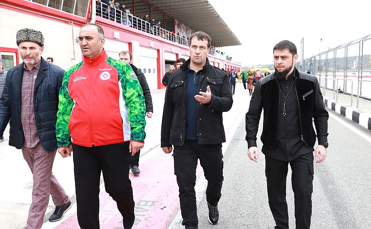 Мохмад Ахмадов и Эдуард Исаков приняли участие в проведении на автодроме «Крепость Грозная» гонок на выносливость «AKHMAT Race 2021»