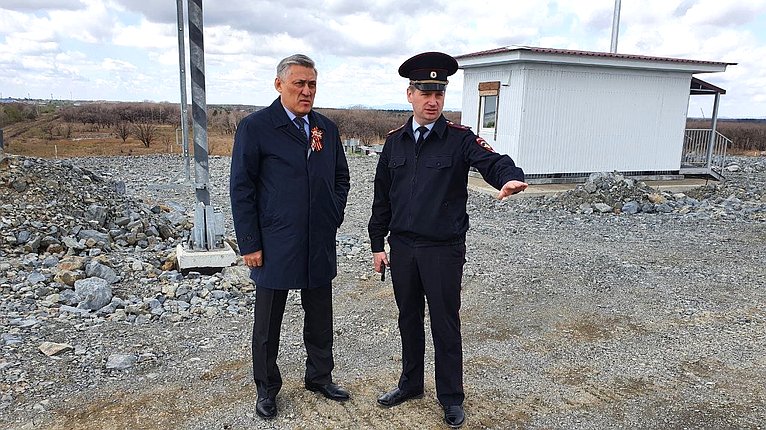 Юрий Валяев посетил строительную площадку трансграничного железнодорожного мостового перехода в селе Нижнеленинское Еврейской автономной области