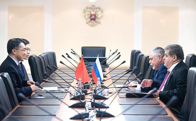 Встреча Владимира Джабаровас полномочным министром Посольства КНР в РФ Су Фанцю