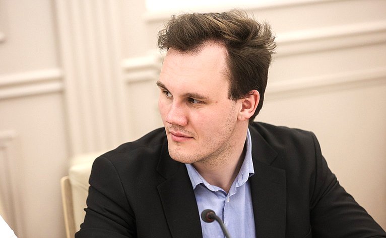 Встреча Александра Варфоломеева с членами молодежного парламента при Тульской областной Думе