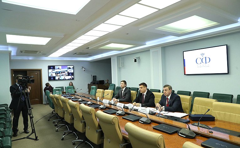 «Круглый стол» Комитета СФ по социальной политике совместно с Комитетом СФ по конституционному законодательству и государственному строительству
