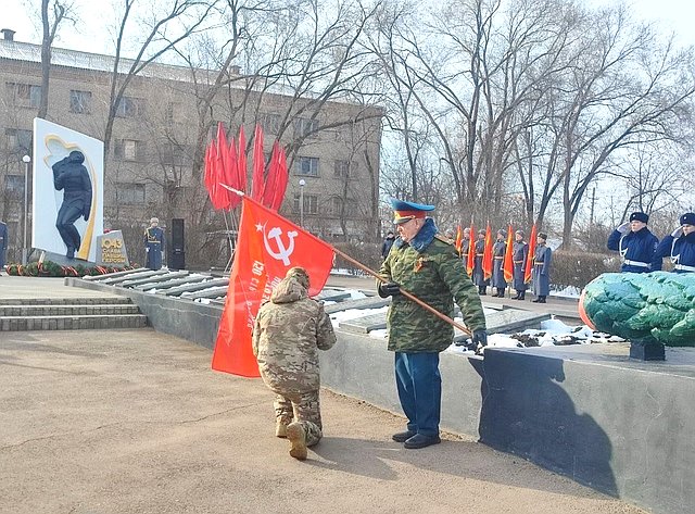 Ольга Бас приняла участие в церемонии возложения Гирлянды Славы в ЛНР