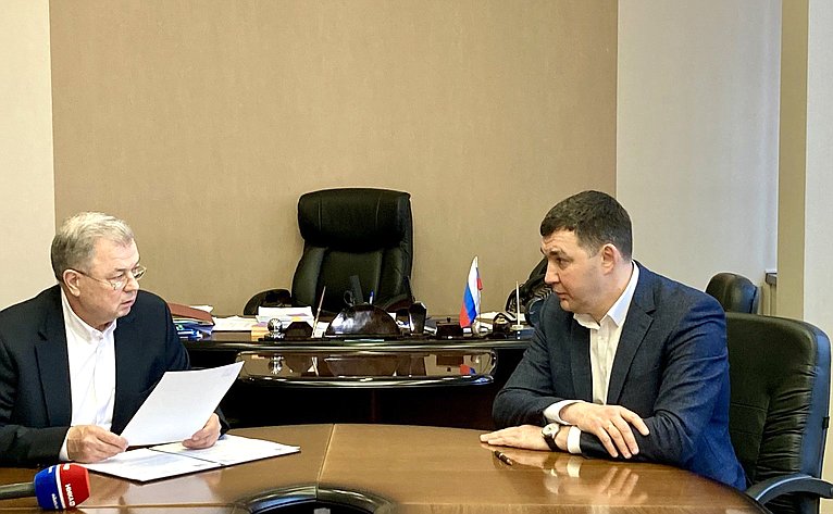 Анатолий Артамонов провел встречу с директором Калужского электромеханического завода Борисом Мовтяном