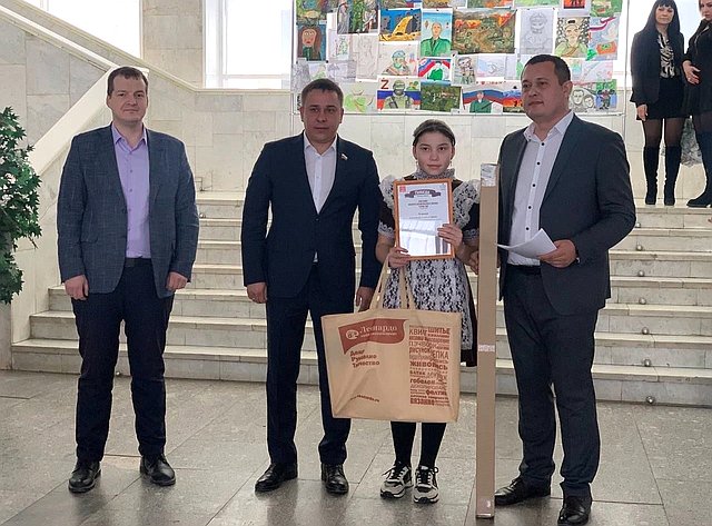 Айрат Гибатдинов вместе с общественной организацией «Победа» организовал конкурс детско-юношеского творчества
