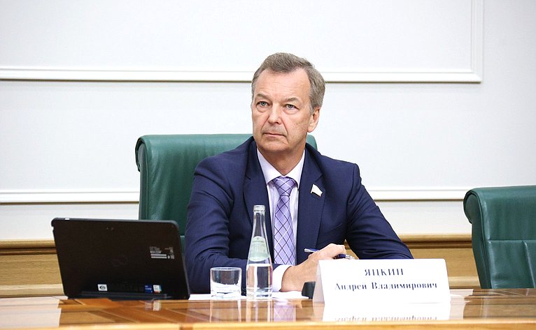 Андрей Яцкин