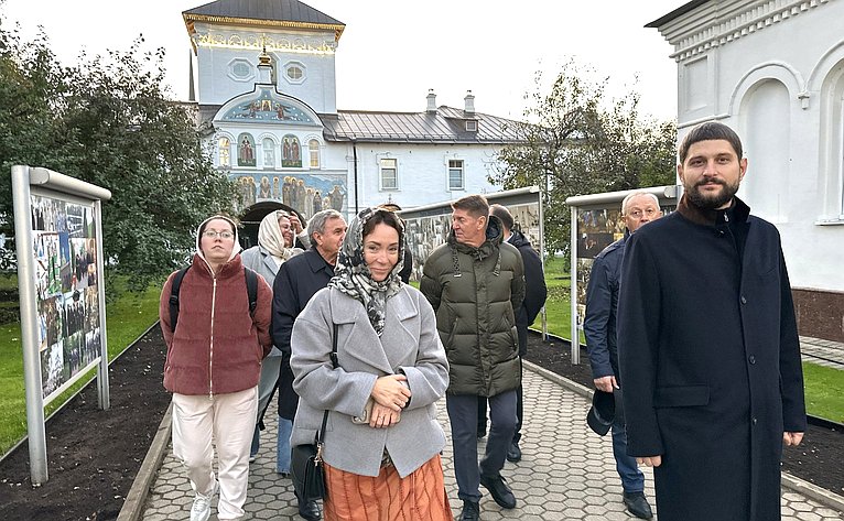 Сенаторы осмотрели площадки, отведенные под реализацию проектов комплексного развития территории и Церковь Иоанна Предтечи в Толчкове