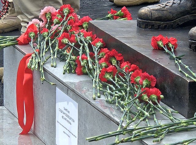 Ольга Бас приняла участие в торжественном открытии сквера Советскому солдату ЛНР