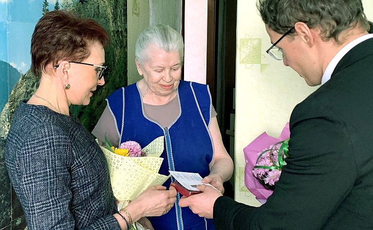 Татьяна Кусайко вручила памятные медали труженикам тыла и узникам фашизма