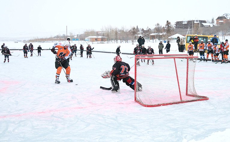 Открытие хоккейного турнира, который проводился на территории курорта «Озеро Шира»