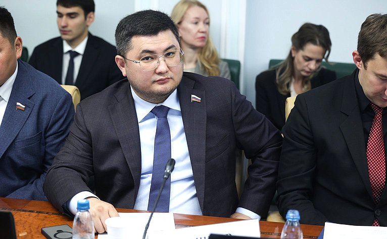 Борис Хачиров