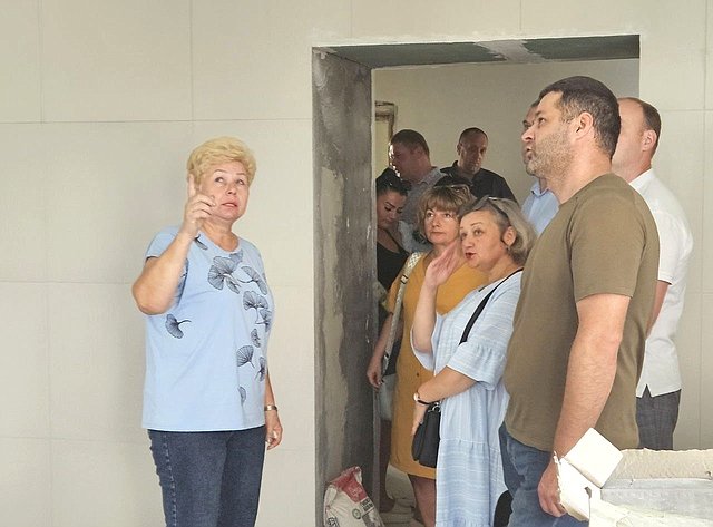 Ольга Бас посетила Первомайск в ЛНР, где проводится капремонт в яслях-садах комбинированного типа «Солнышко» и «Аленький цветочек»