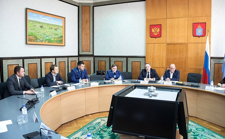 Александр Башкин принял участие в совещании с представителями бизнес-сообщества и контрольно-надзорных органов Астраханской области