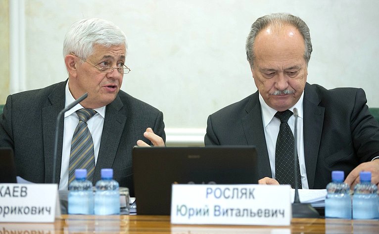 П. Качкаев и Ю. Росляк