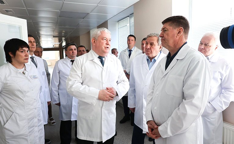 В ходе поездки сенаторы РФ осмотрели важный объект здравоохранения — областной кардиологический диспансер