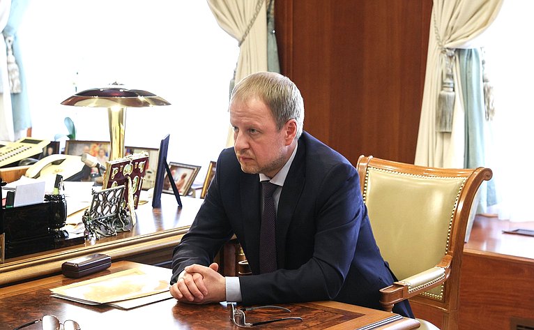 Валентина Матвиенко провела встречу с губернатором Алтайского края Виктором Томенко