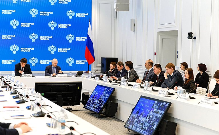 Круглый стол на тему «Совершенствование системы лицензирования деятельности по управлению многоквартирными домами»