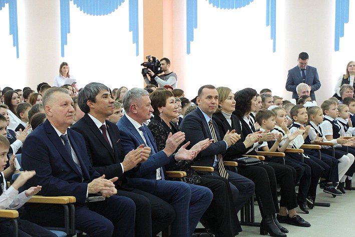 Елена Перминова приняла участие в открытии новой школы в Курганской области