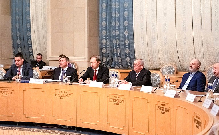Олег Кувшинников принял участие в расширенном заседании Совета Союза лесопромышленников и лесоэкспортеров России