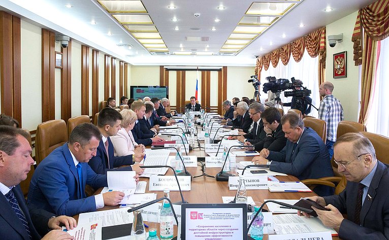 Заседание Комитета по федеративному устройству, региональной политике, местному самоуправлению и делам Севера с участием представителей власти Вологодской области
