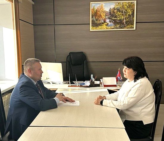 Денис Гусев сенатор провёл встречу с руководителем Нарьян-Марского муниципального унитарного предприятия объединенных котельных и тепловых сетей и посетил испытательную лабораторию