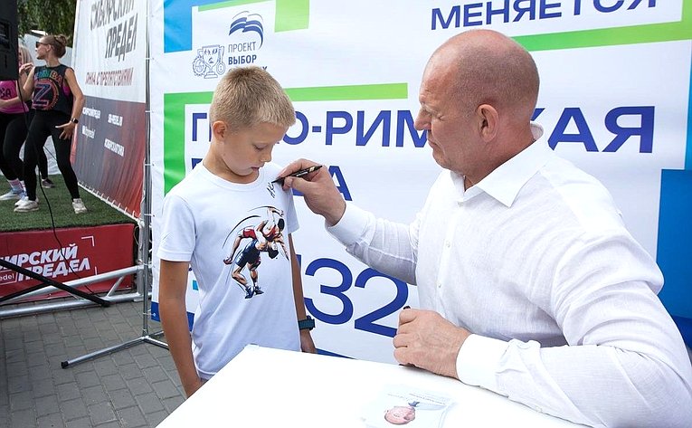 Александр Карелин принял участие в мероприятиях, посвящённых Дню молодёжи и Дню города Новосибирска