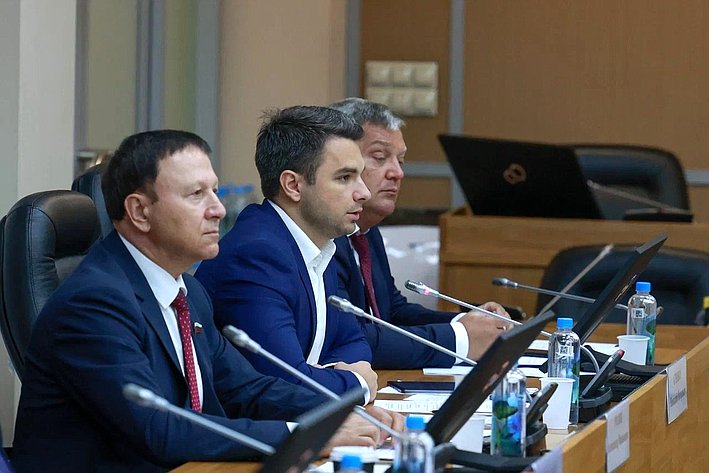 Александр Ролик и Виталий Алтабаев провели расширенное совещание «Перспективы развития малого и среднего предпринимательства на Дальнем Востоке и в Арктике, в том числе в рамках режима Свободный порт Владивосток (СПВ)»