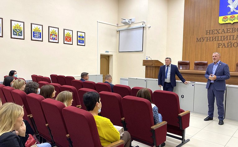 Сергей Горняков в ходе работы в регионе посетил Нехаевский муниципальный район