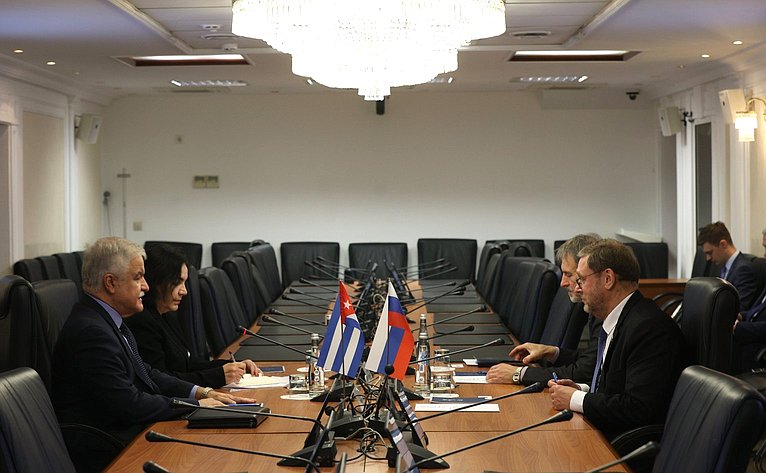 Константин Косачев провел встречу с Чрезвычайным и Полномочным Послом Республики Куба в РФ Хулио Антонио Гармендией Пеньей