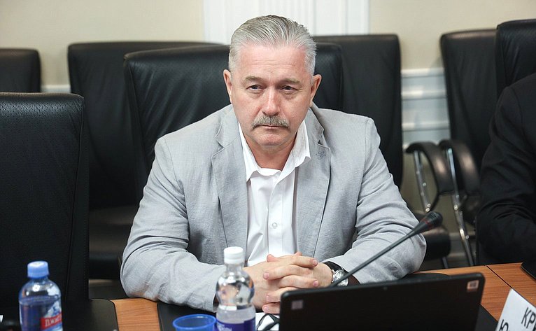 Рабочее совещание Совета по вопросам развития Сибири при Председателе Совета Федерации на тему «Действующие механизмы социального инвестирования в России: проблемы и пути их решения»