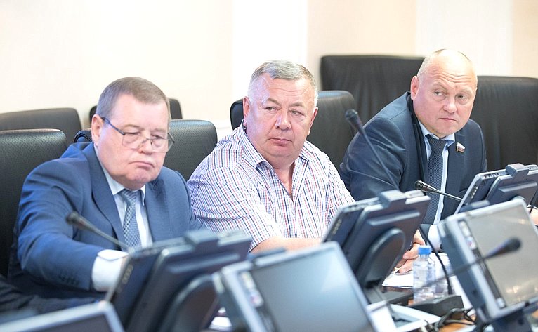 И. Кулабухов, В. Николаев и А. Кондратенко