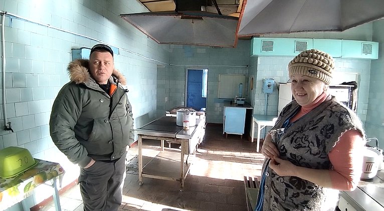 Игорь Кастюкевич доставил аппарат УЗИ в центральную районную больницу поселка Верхний Рогачик Херсонской области