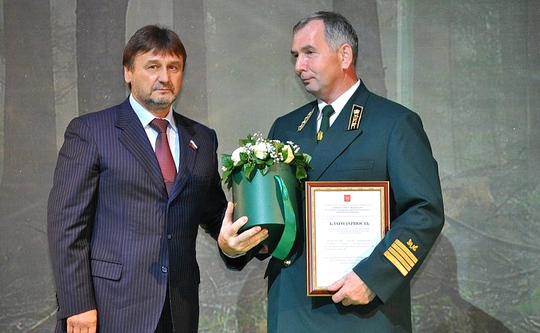 В. Лебедев принял участие в торжественных мероприятиях, посвященных 50-летнему юбилею Дня работников леса