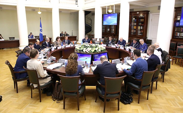 Андрей Епишин принял участие в заседании комиссии МПА СНГ по экономике и финансам, которое прошло в Таврическом дворце в Санкт-Петербурге