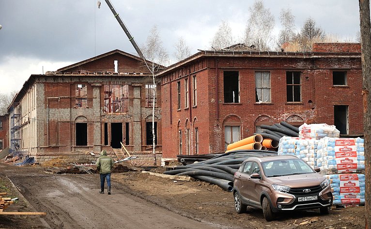 Делегация СФ посетила строительство Иркутского суворовского военного кадетского училища