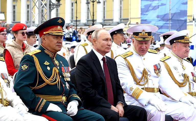Президент Российской Федерации, Верховный Главнокомандующий Владимир Путин принял Главный военно-морской парад