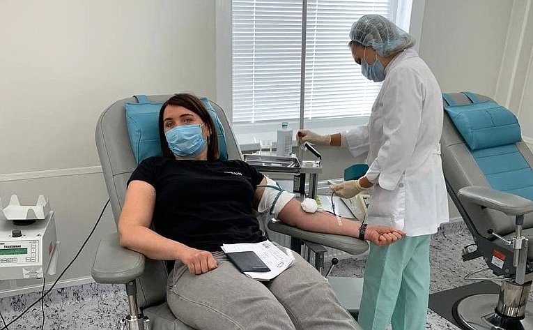 Юлия Лазуткина приняла участие в благотворительной акции и пополнила банк донорской крови