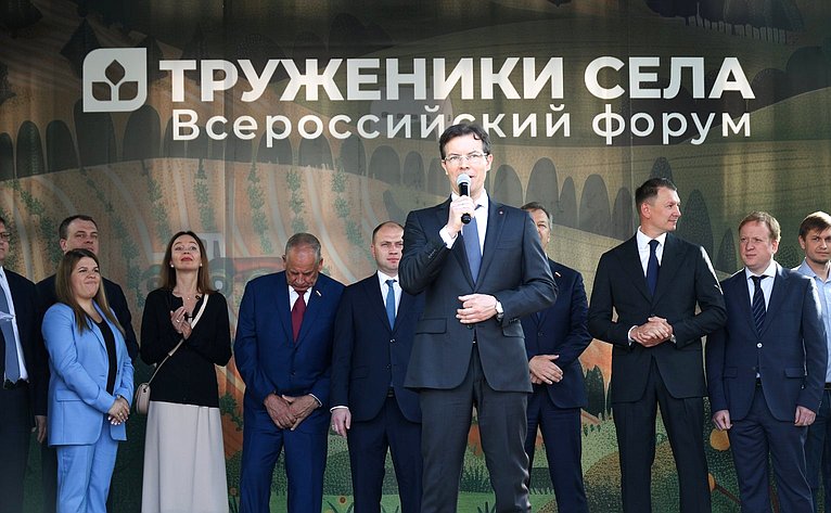 На Тверской площади в Москве в рамках мероприятий Второго форума тружеников села состоялось торжественное награждение победителей четвертого Национального органического конкурса