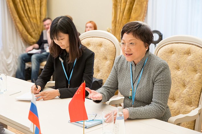 В. Матвиенко провела двустороннюю встречу с заместителем Председателя Китайского общества дружбы с зарубежными странами Дэн Жун