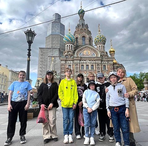 Сергей Мартынов организовал поездку школьников в Санкт-Петербург
