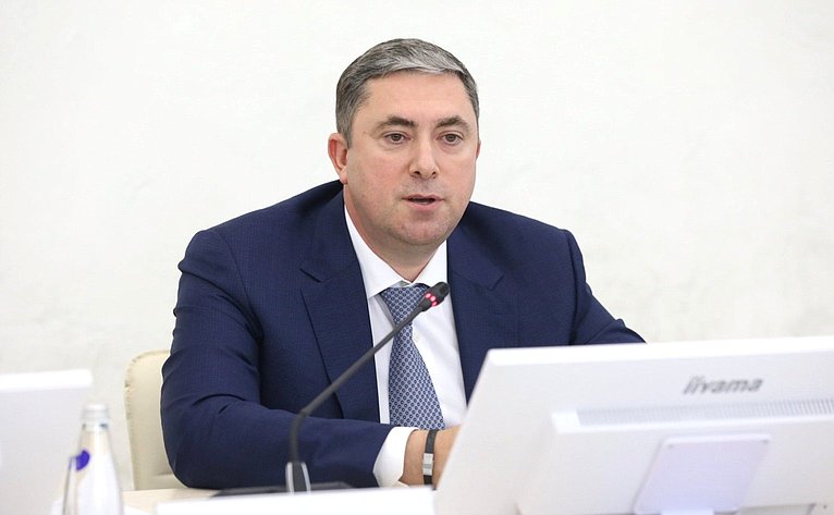 Сергей Митин провел парламентские слушания на тему «Актуальные вопросы реализации государственной политики в сфере ветеринарии»