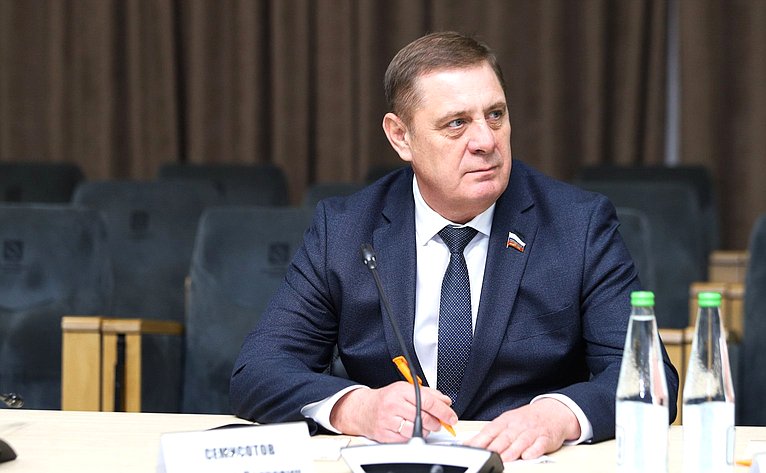 Сенатор РФ, представитель от исполнительного органа государственной власти Волгоградской области Николай Семисотов