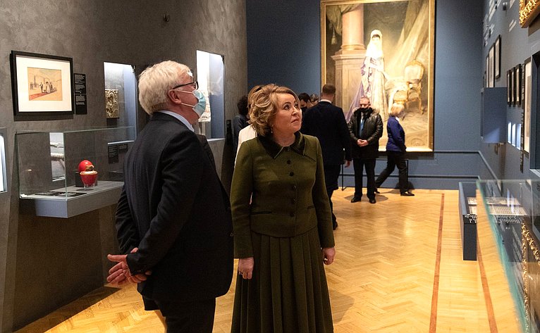Валентина Матвиенко и сенаторы Российской Федерации посетили выставку «Александр III Миротворец»