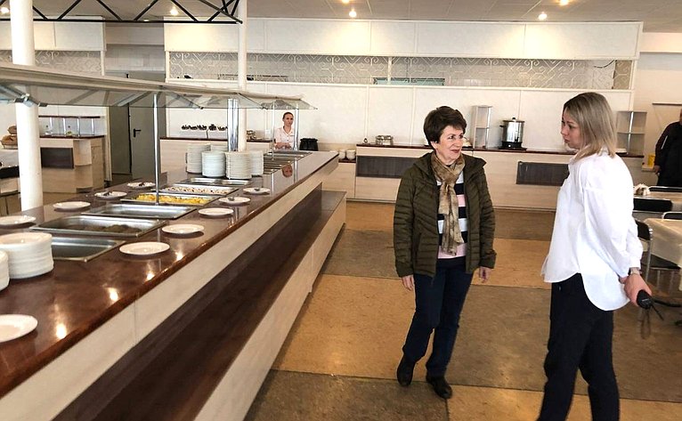 Екатерина Алтабаева посетила пункт временного размещения беженцев на базе пансионата «Изумруд»